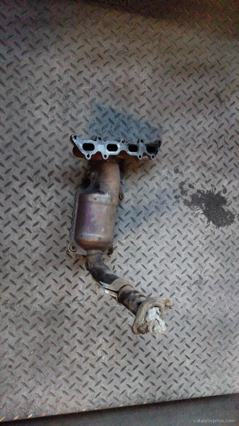 21111226S catalytic converter