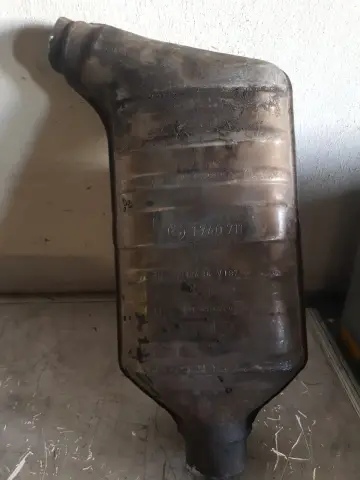 1740711 catalytic converter