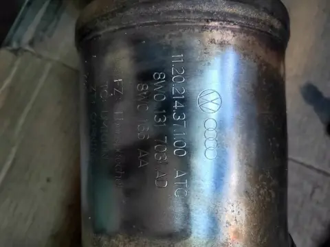 8w0131703AD catalytic converter