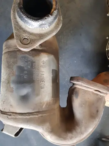pot catalytique 8200942643