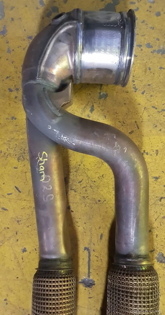 8UO131701 A catalytic converter